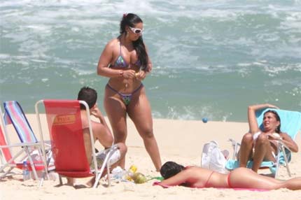 Fotos da Mulher Melancia de biquini na praia